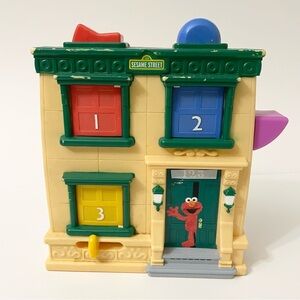 2010 Playskool Sesame Street Hide N Seek Pals Elmo W/ Sounds Pop Out Doors